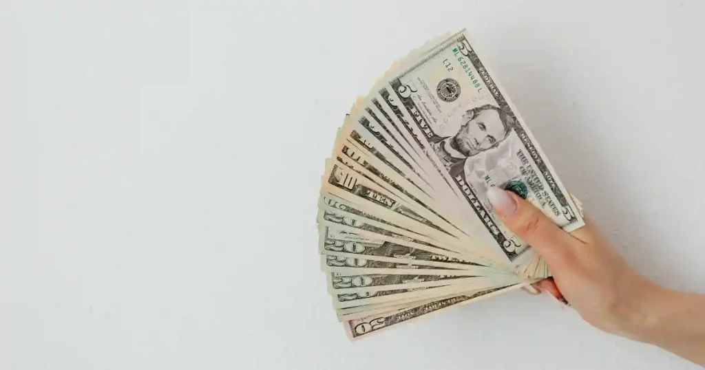 Are Tips Taxable in the UK? Tax Rules Explained Simply